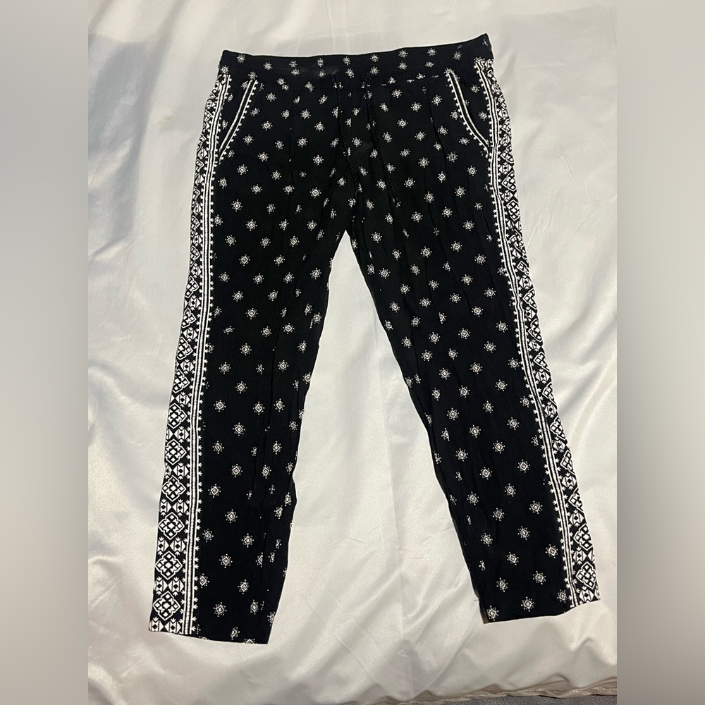 Women’s Old Navy Black and White “Linen” Light Pants